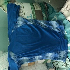 NKE size M workout top